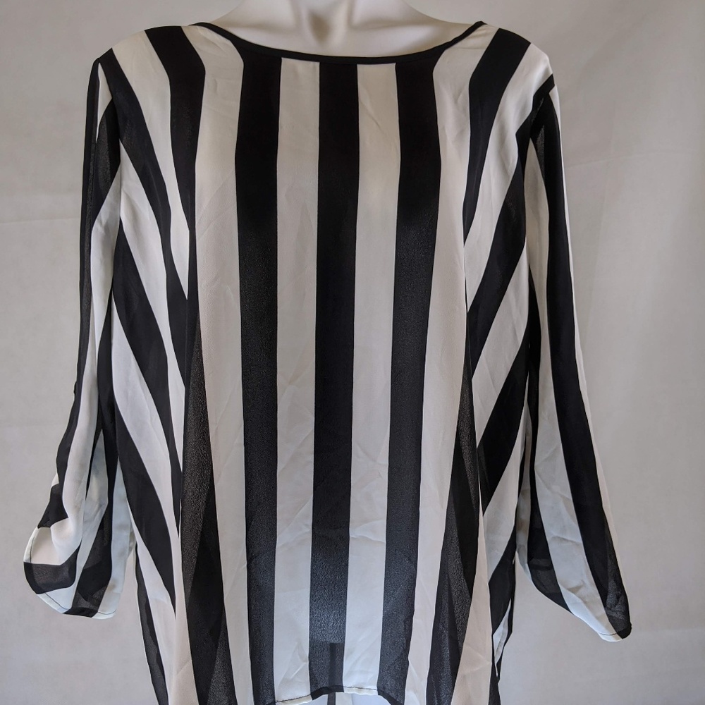 La Vie 89 Black & White Stripped Tunic w/Open Back